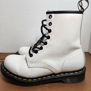 Dr. Martens White Smooth Leather 1460 Lace Up Womens Size 7 38 Ankle Boots 11821